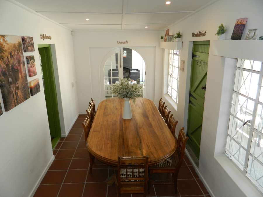 To Let 5 Bedroom Property for Rent in Esterville Western Cape